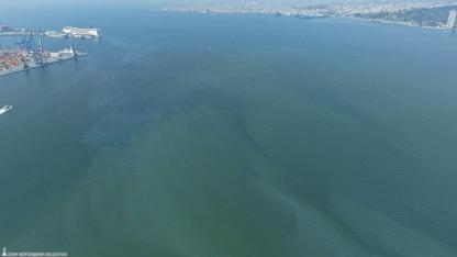 İzmir Körfezi’nde yine dış kaynaklı kirlilik alarmı