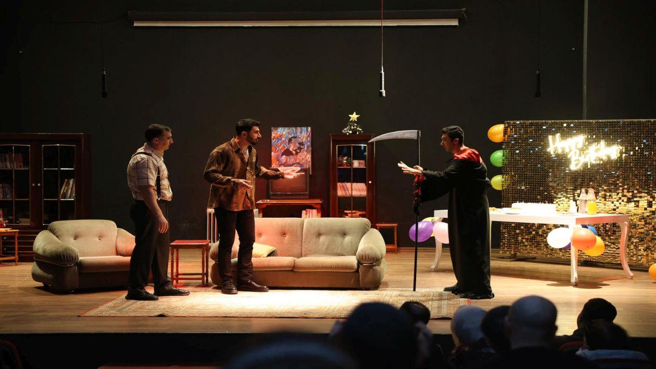 Menemenli oyuncular sahnede yıldızlaştı