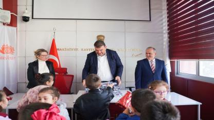 Seferihisar’da minik kalplerden büyük dayanışma