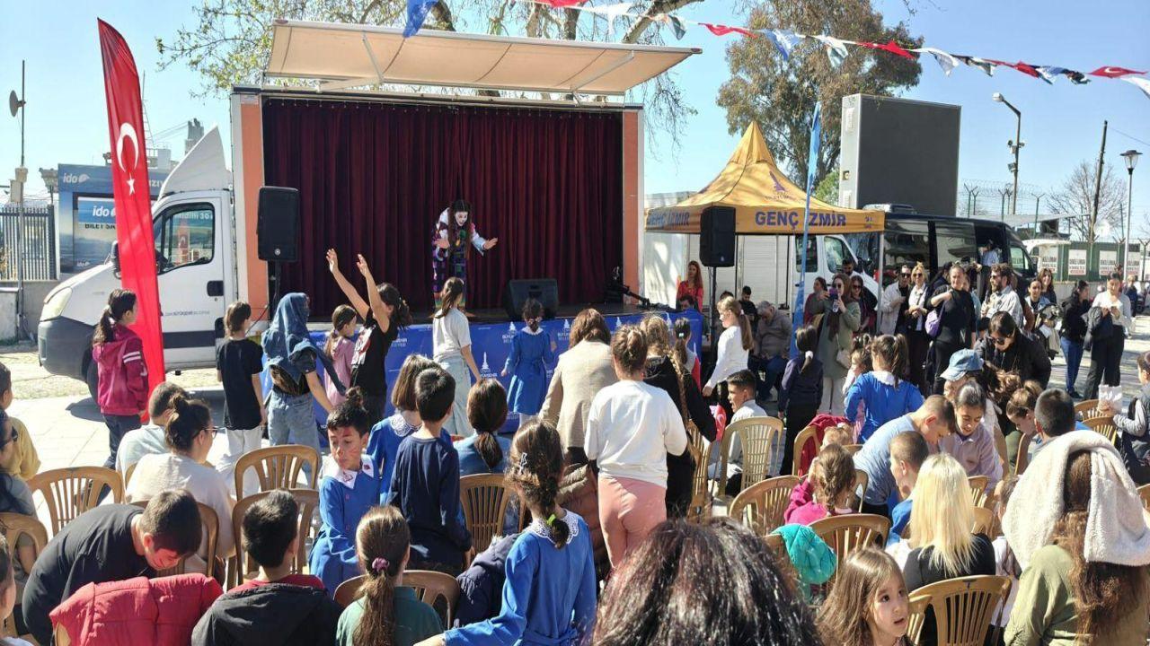 23 Nisan coşkusu gezici sahne ile ilçelere taşındı