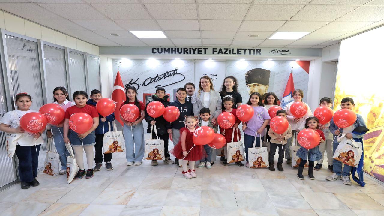 Başkan Mutlu makamını çocuklara devretti