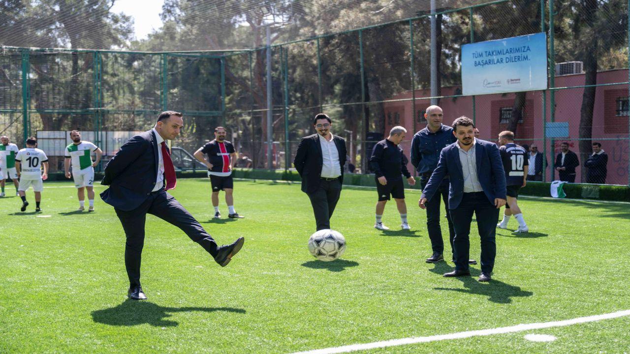 Bornova Belediyesi’nde dostluk sahaya taşındı