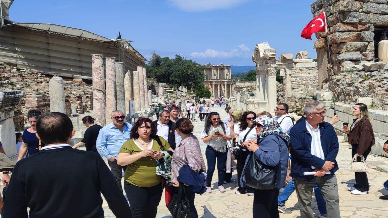 Bornova Muhtarlar Akademisi’nden anlamlı final