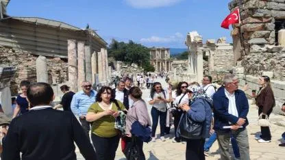 Bornova Muhtarlar Akademisi’nden anlamlı final