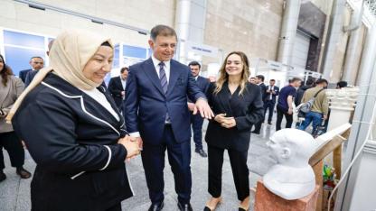 Doğal taşın kalbi İzmir’de atıyor