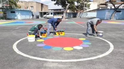 Konak’ta ‘renkli dokunuş’ okul bahçelerine de geldi