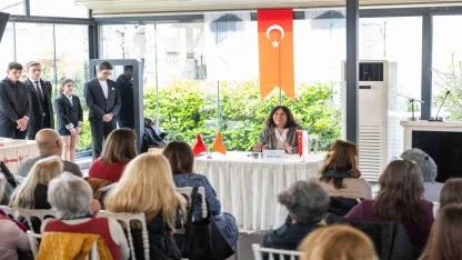 Latife Tekin Bornova’da gençlerle buluştu: