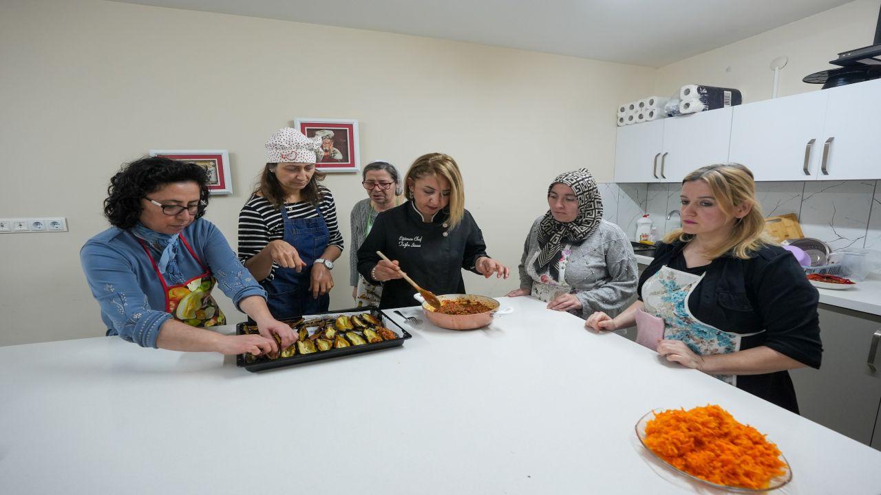 Mutfak atölyesinde Gaziemir’in yeni aşçıları yetişiyor