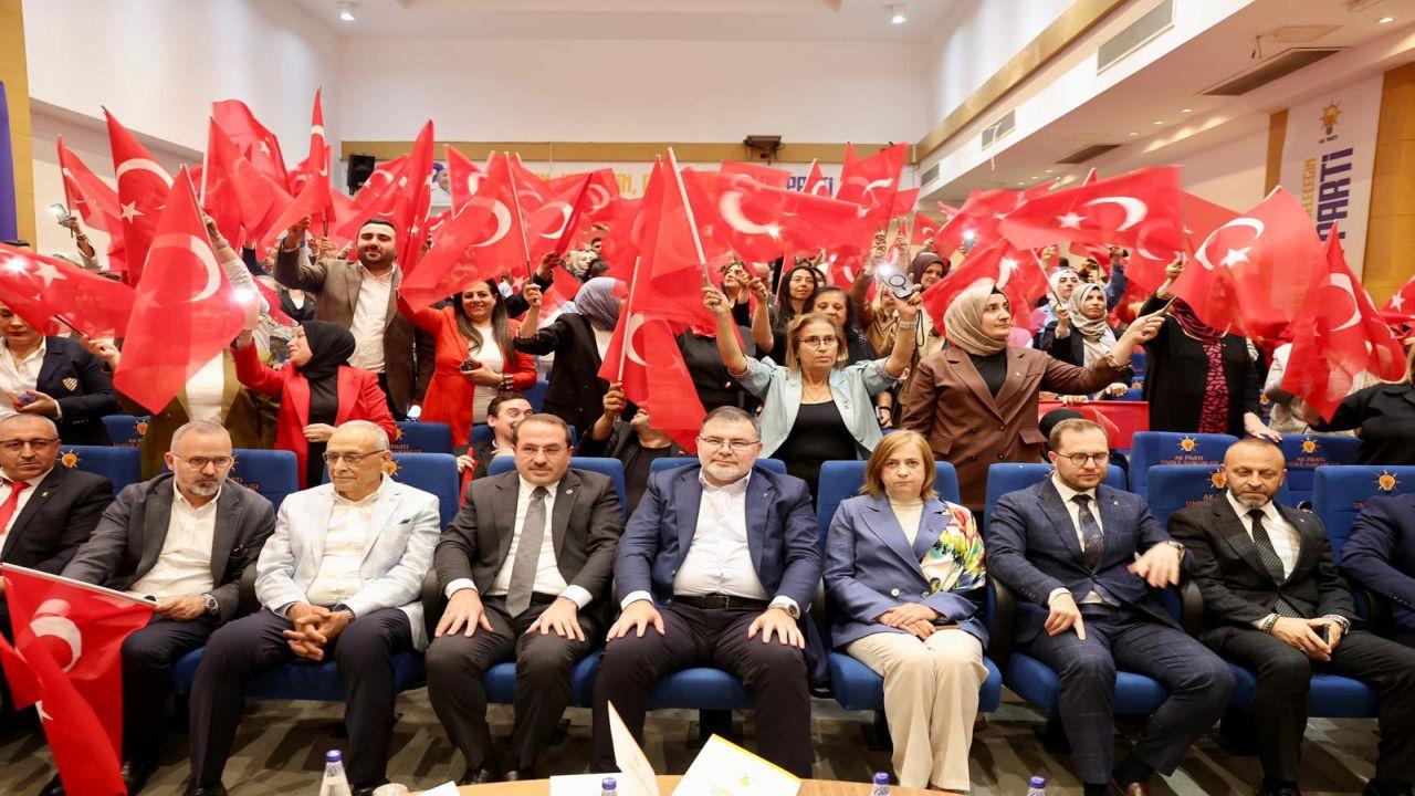 ‘’Bizim bir hedefimiz var! İzmir’de AK Parti bayrağını daha da yukarıya taşıyacağız!’’