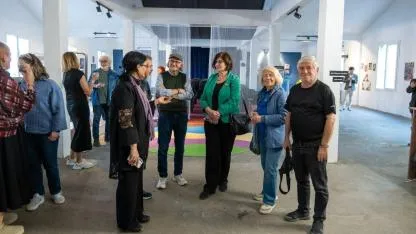 Gökçe Deniz İber’den “aynı dünyanın içinde” sergisiyle içsel yolculuk