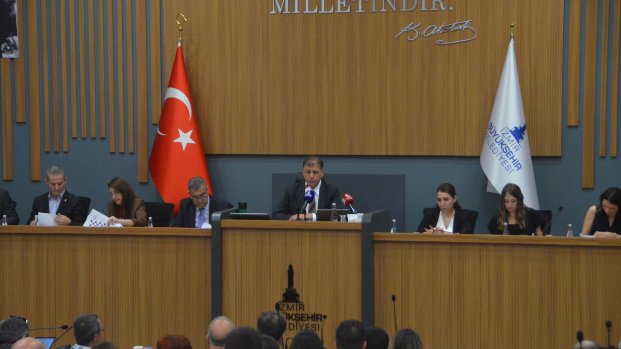 Başkan Tugay'dan operasyon tepkisi: Demokrasiye zarar veriyor
