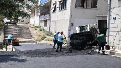 Konak’ta hummalı çalışma: 5 mahallede 24 sokak aynı anda yenileniyor
