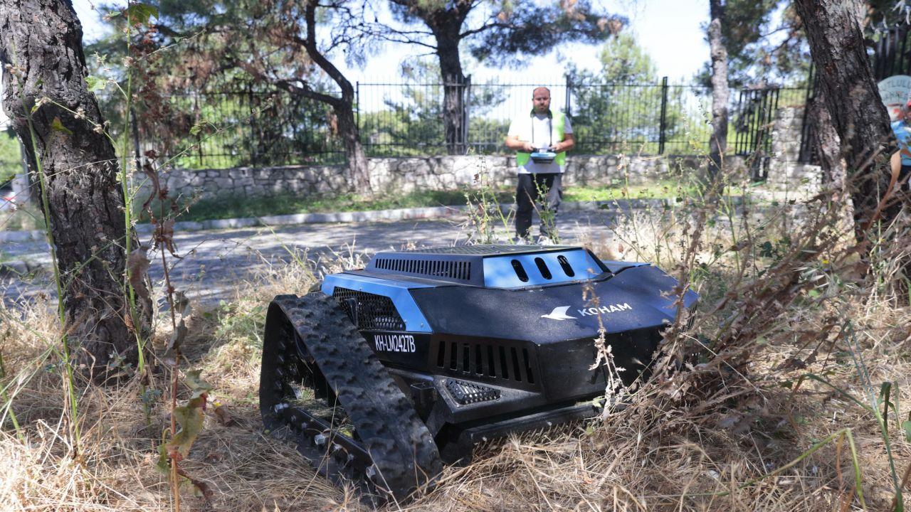 Konak’tan teknolojik adım: Ot biçme robotu sahada