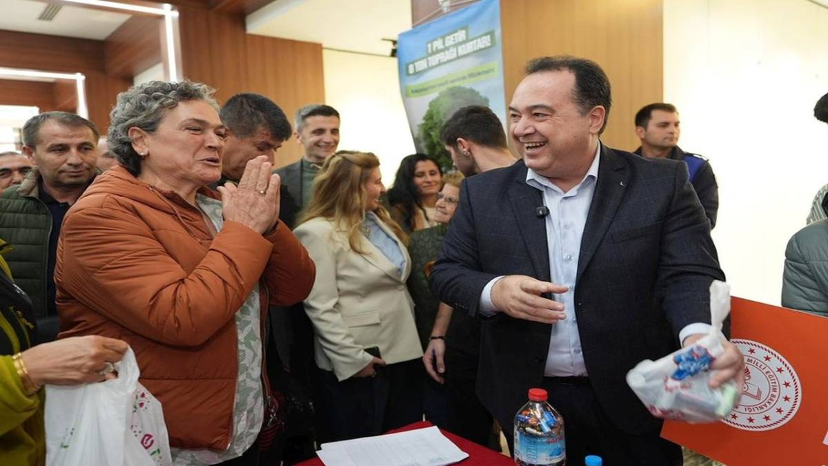 Manisa’da Atık Pil Getirene Zeytin Fidanı Hediye