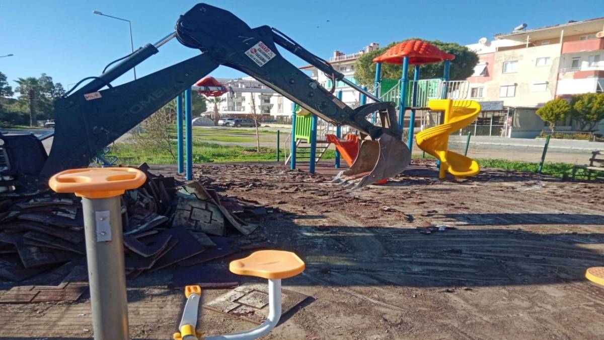 Ayvalık’ta Park ve Bahçeler Ekipleri 7/24 Görev Başında