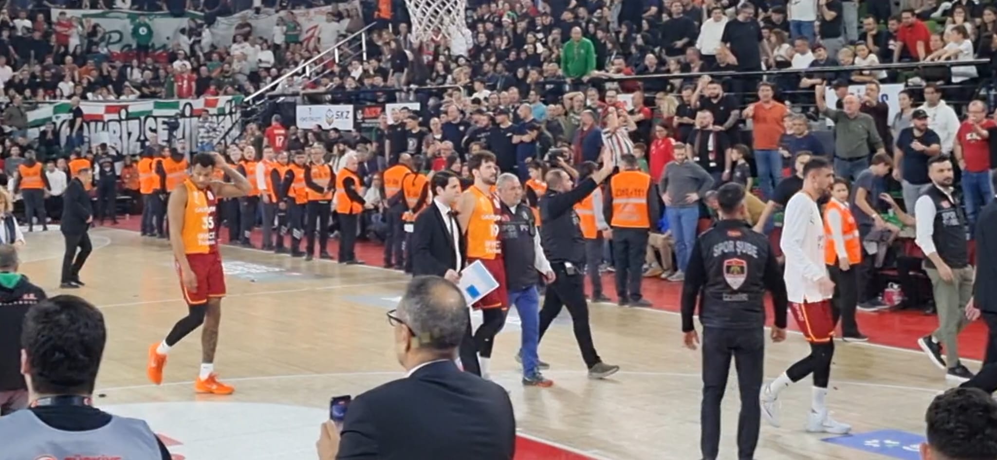 Olaylı Maçta Karşıyaka, Galatasaray'a Kaybetti